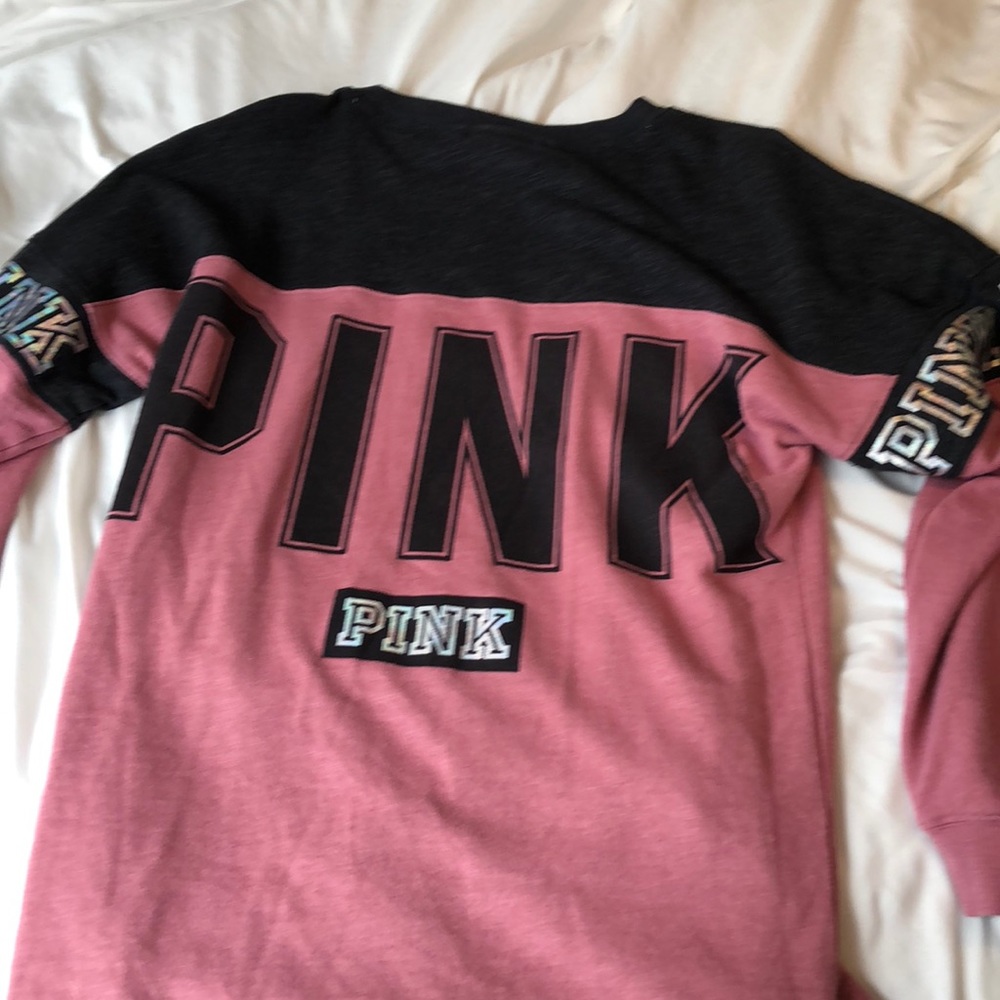 VS pink logo shirt fits like small